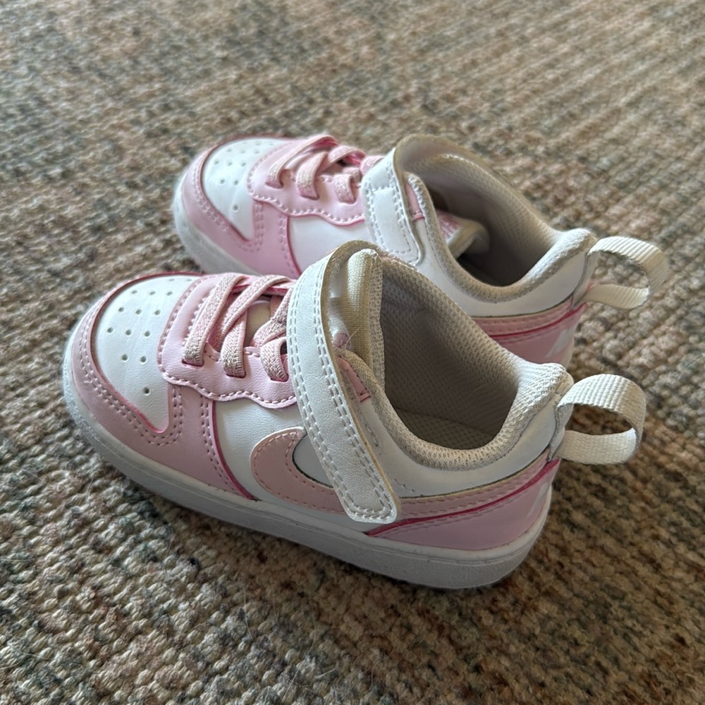 Nike girls sneakers